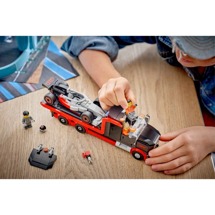 Конструктор LEGO City Display Truck with Audi F1 60493 фото 7